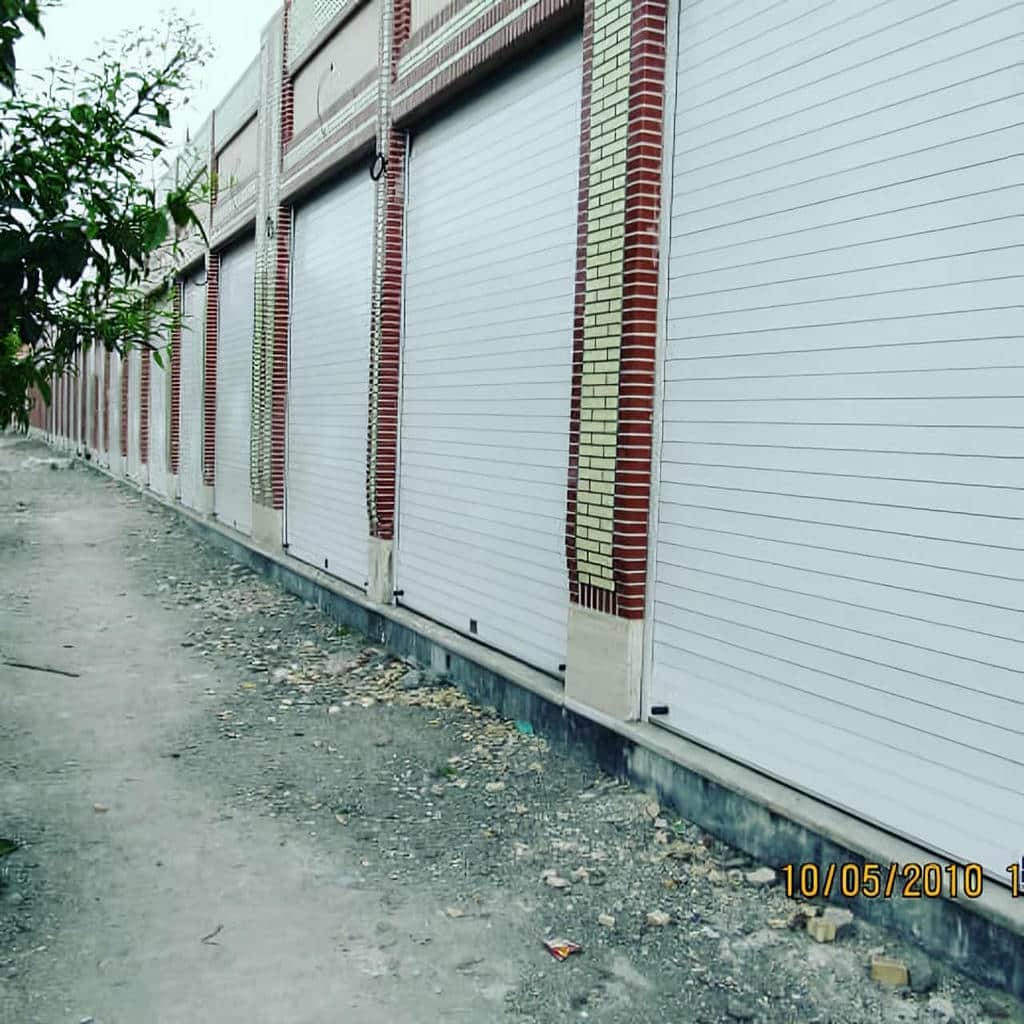 سفارش کرکره برقی رنگی نمای فروشگاه با بررسی رنگ تابلو