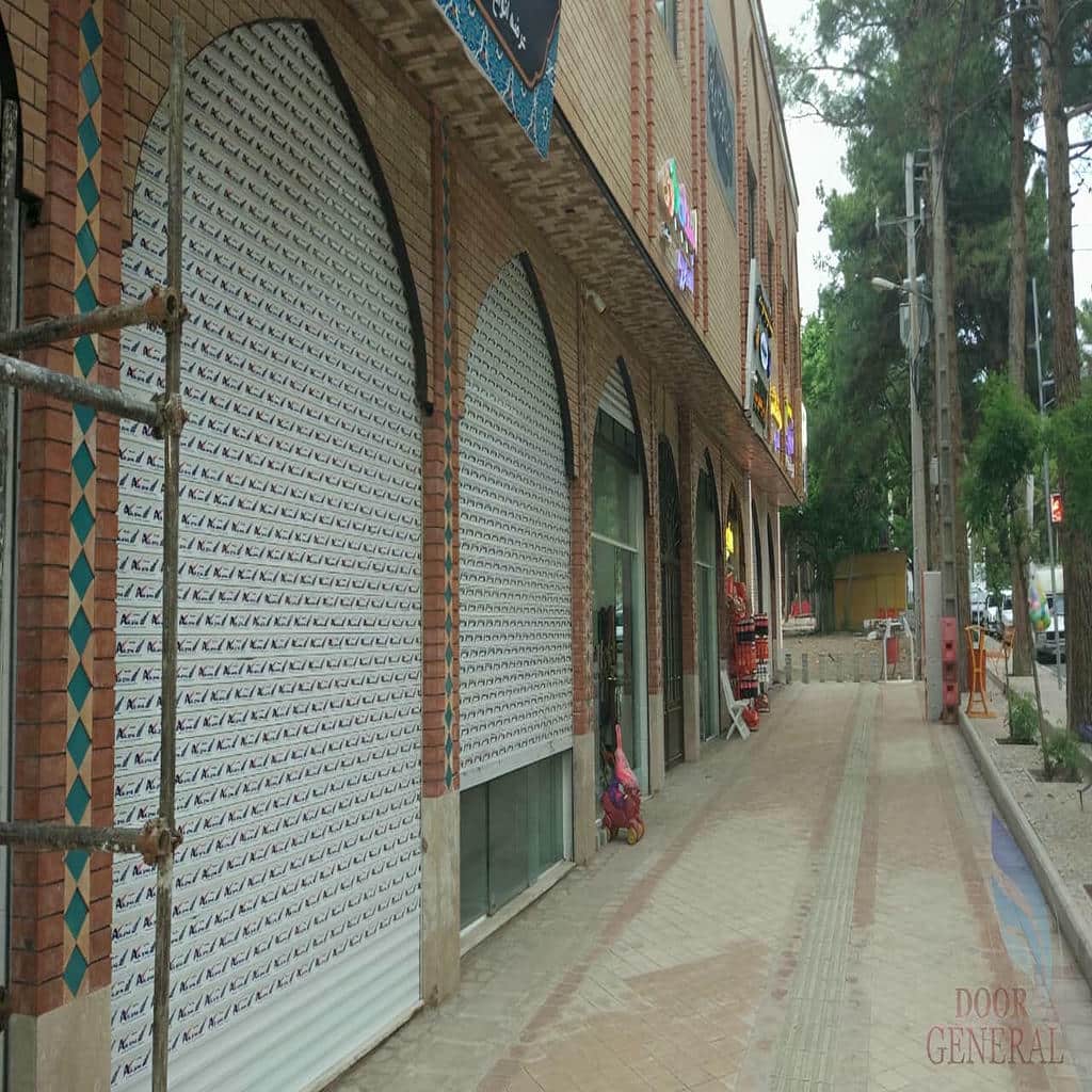 سفارش درب کرکره ای مغازه صنعتی با بررسی فشار کاری