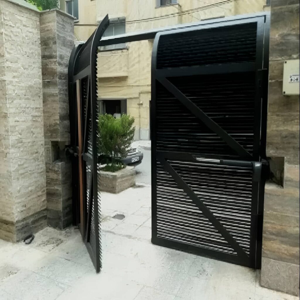 خدمات جک درب پارکینگ ایتالیایی هیدرولیک با چشمی ایمنی