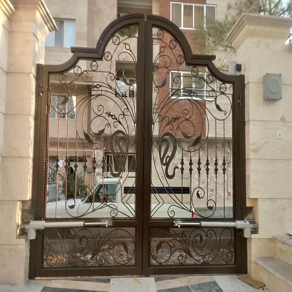 نصب جک درب پارکینگ بی صدا کم تردد روی درب دو لنگه