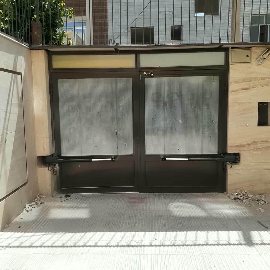 نصب جک درب پارکینگ لولایی شفت بلند روی ستون استاندارد