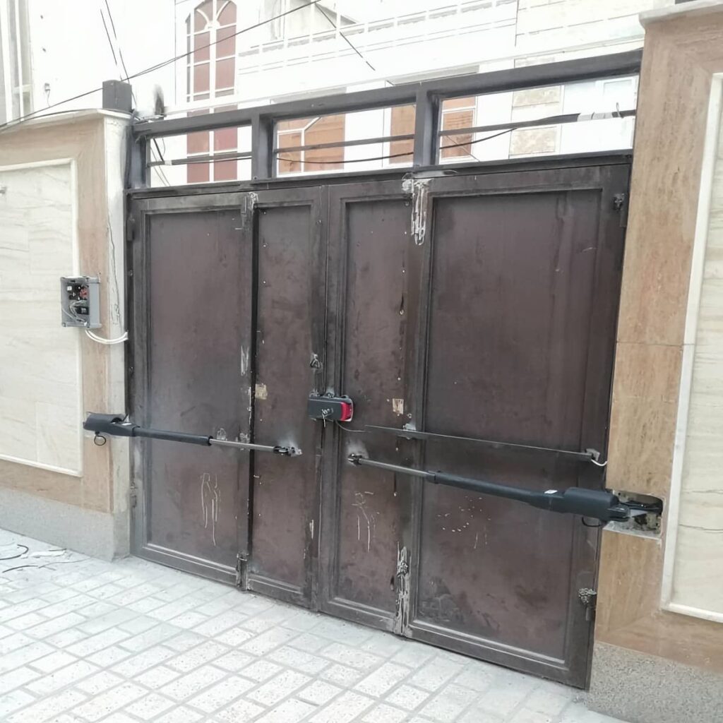 نصب جک درب پارکینگ ایرانی بازویی روی ستون استاندارد