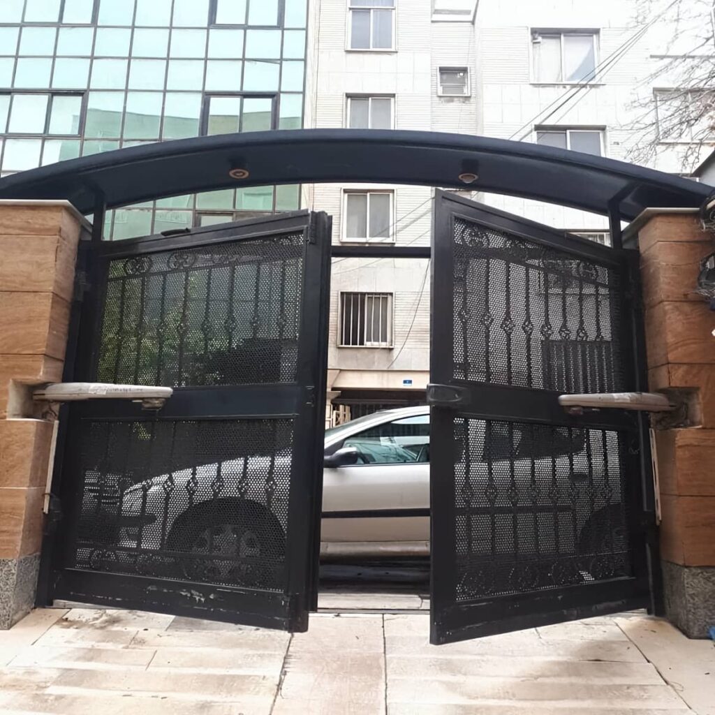 مدل درب ریلی ماشین رو با ساخت سفارشی شاسی آهنی