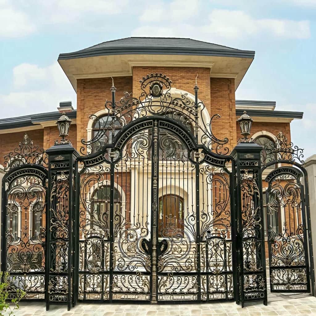 درب حیاط مشبک نورگیر مناسب اجرای نمای مدرن
