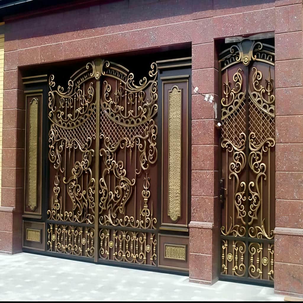 سفارش درب ساختمان ساده شاسی فلزی با طرح ورق‌دار
