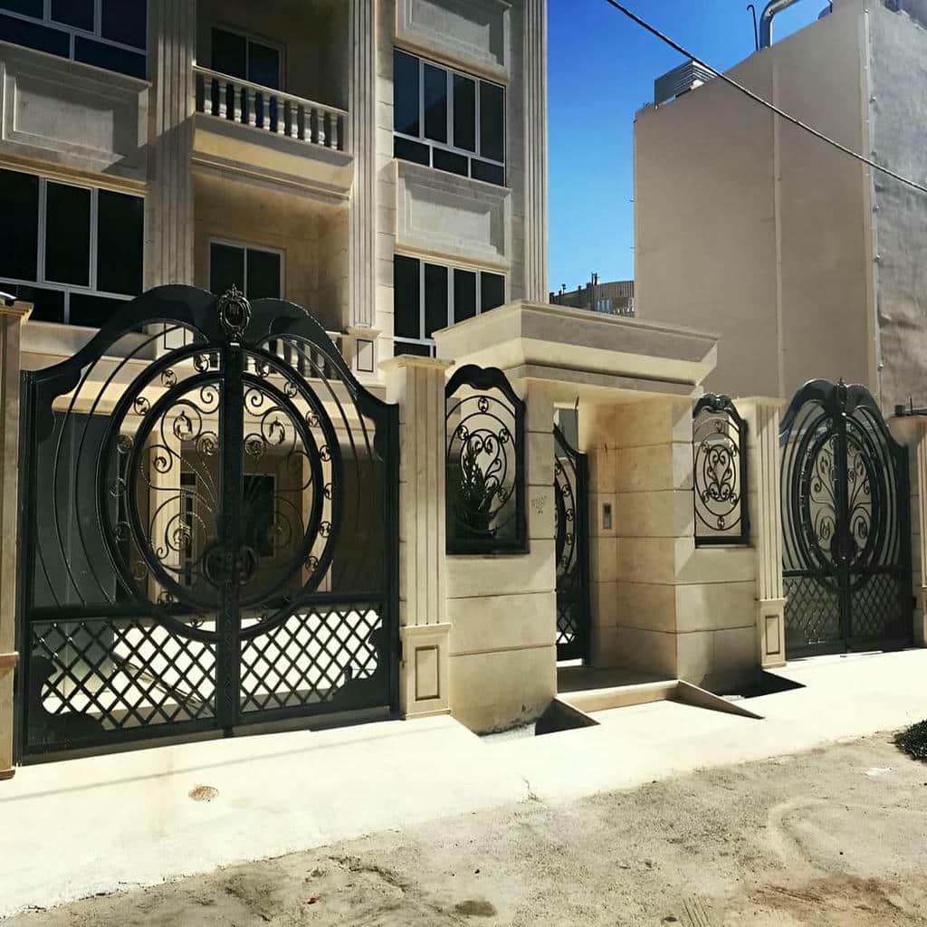 درب ویلایی پارکینگ دو لنگه با نصب دقیق و شاسی مقاوم