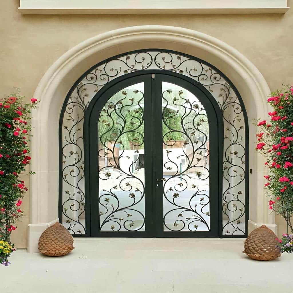 درب حیاط فرفورژه نمای رومی با خدمات نصب و تنظیم