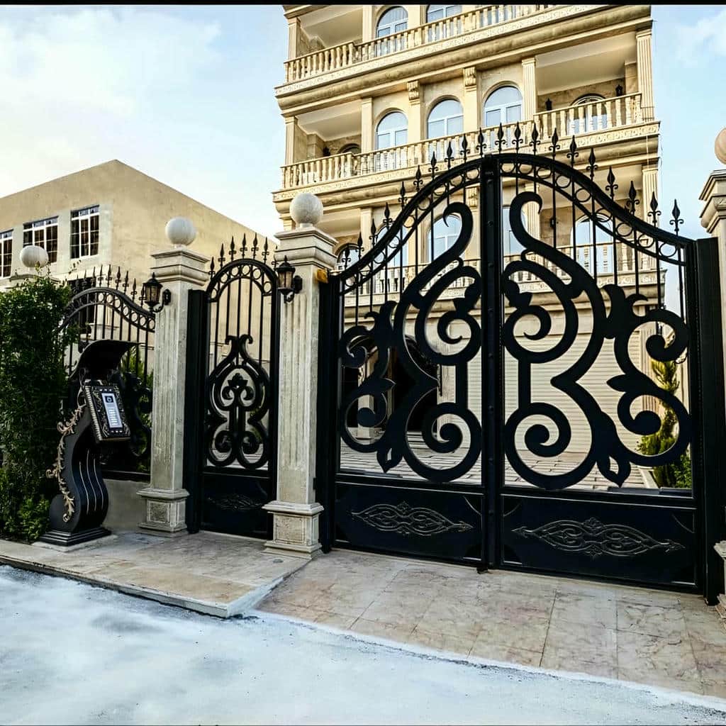 درب حیاط برش لیزری هندسی نیمهپوشیده برای سفارش حیاط