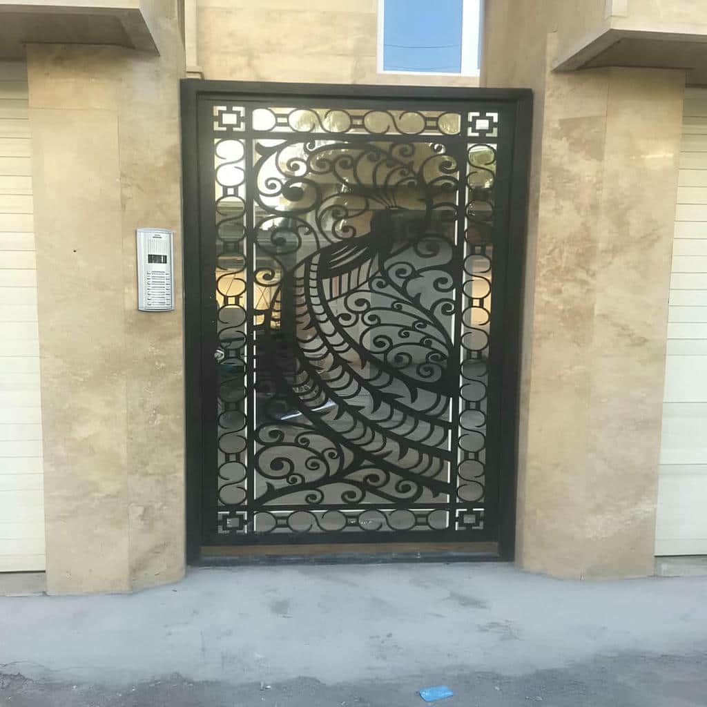 8 مدل درب پارکینگ کلاسیک کتیبه دار