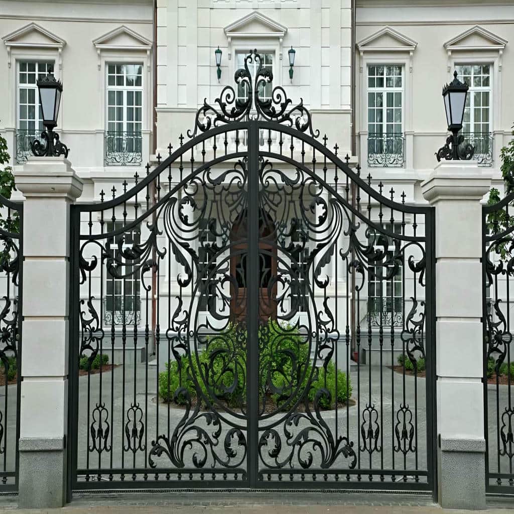 سفارش درب فلزی CNC حیاط با طرح هندسی