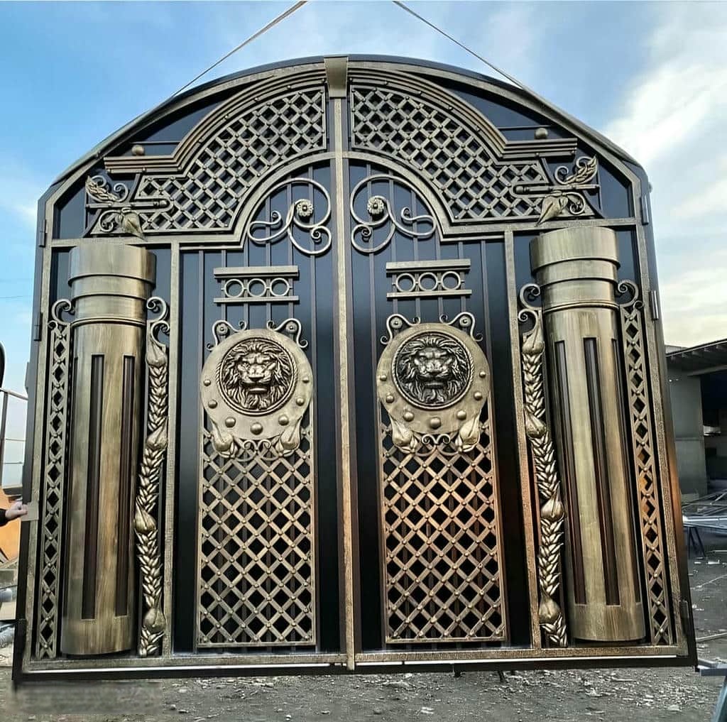 درب پارکینگ فلزی دو لنگه فرفورژه مناسب سفارش ورودی کلاسیک