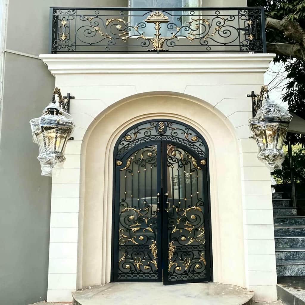 خرید درب پارکینگ مینیمال خطی با بررسی فاصله خطوط