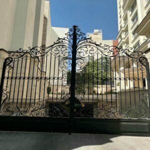 7 نمونه درب ویلایی فرفورژه نمای رومی