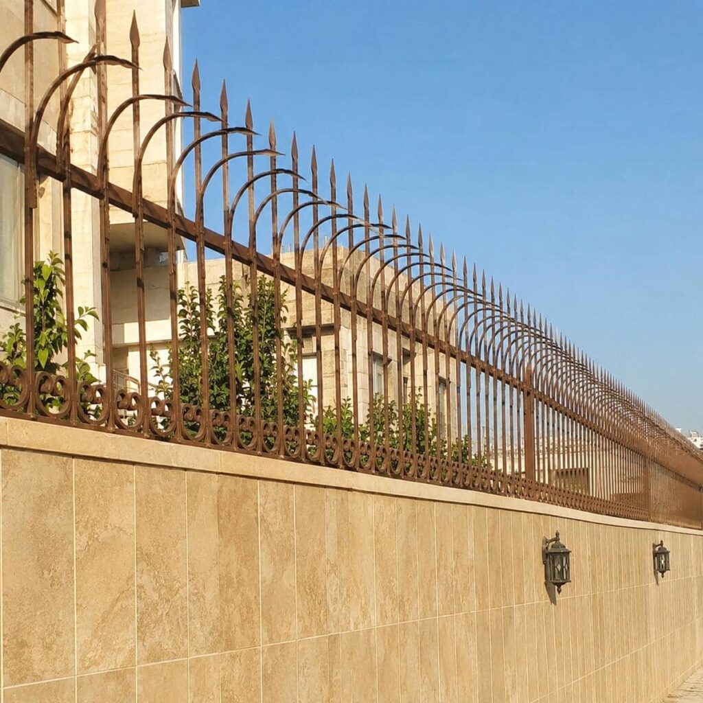 ساخت حفاظ دیوار کلاسیک سرنیزه با جوشکاری تمیز