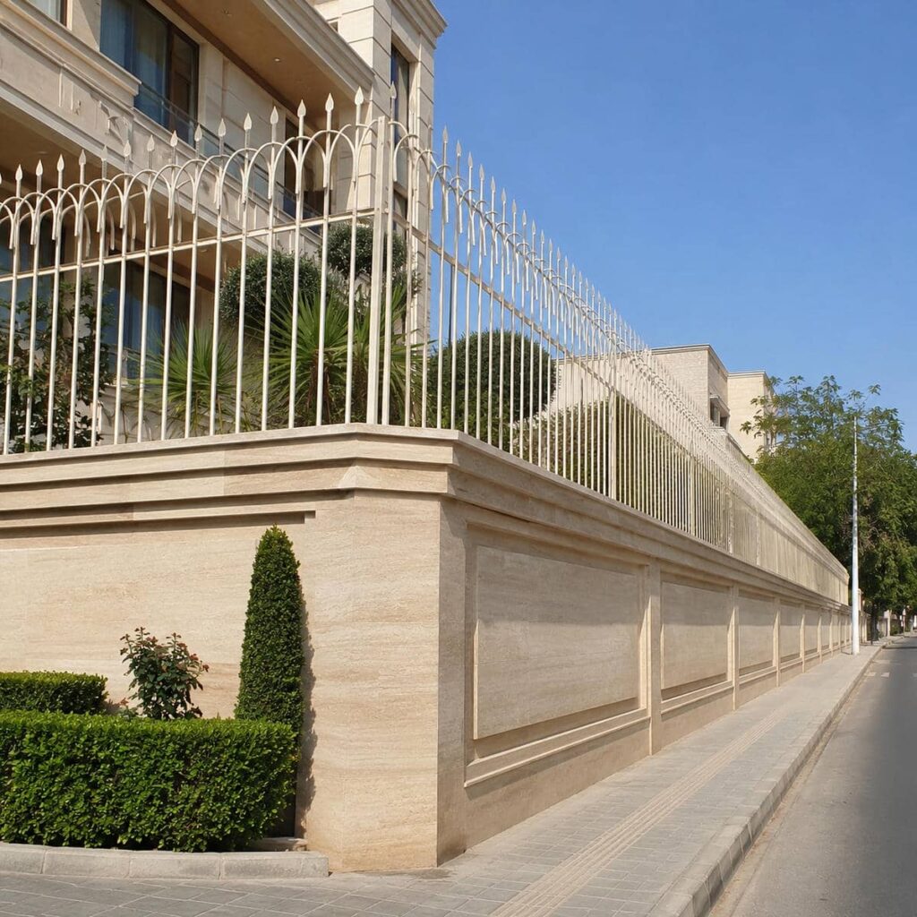 اجرای حفاظ دیوار فلزی ردیفی با ردیف‌های منظم
