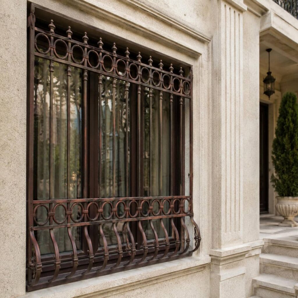 حفاظ پنجره رومی قوس‌دار برای اجرای نمای کلاسیک