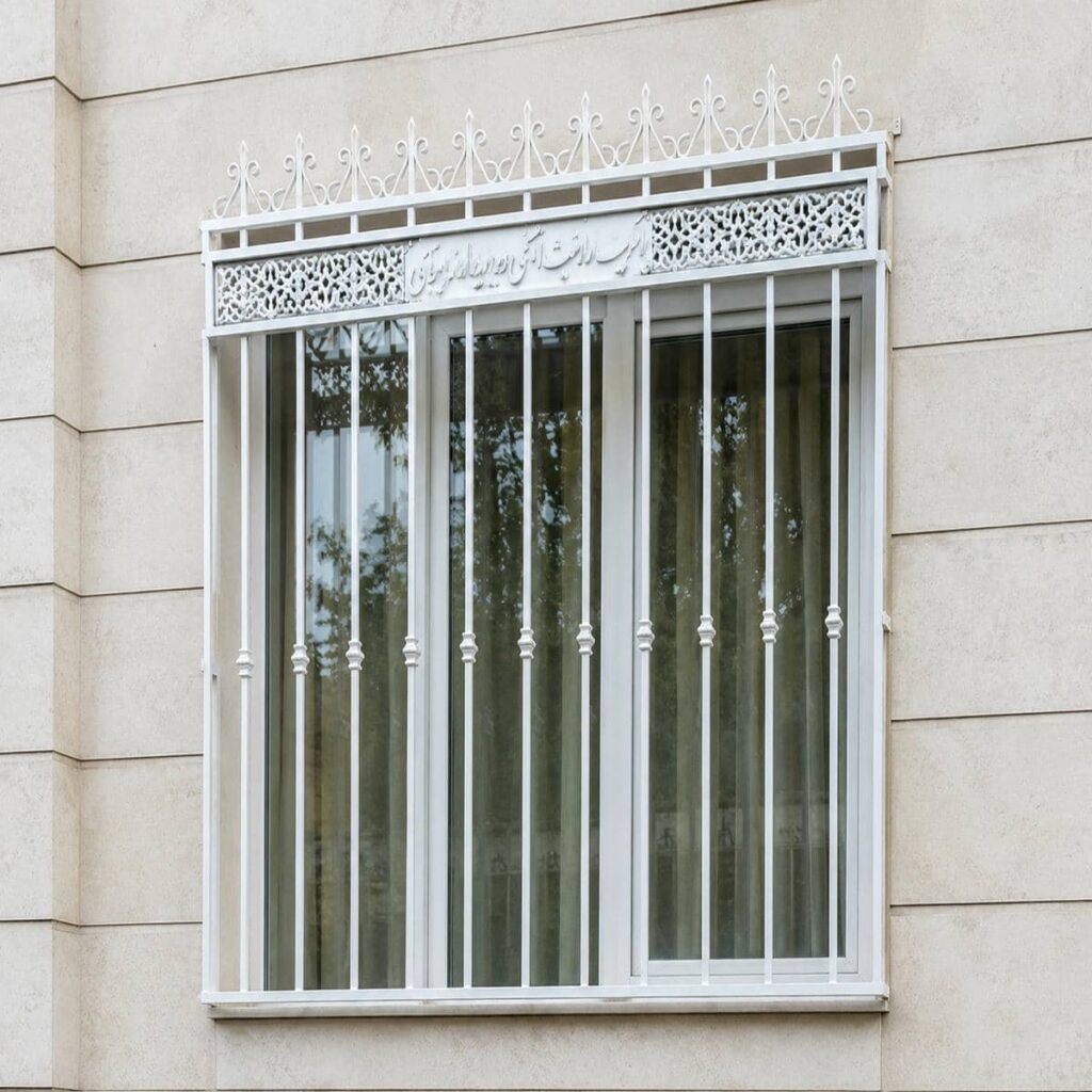 تولید حفاظ پنجره قوسی کتیبه دار برای نمای شاخص