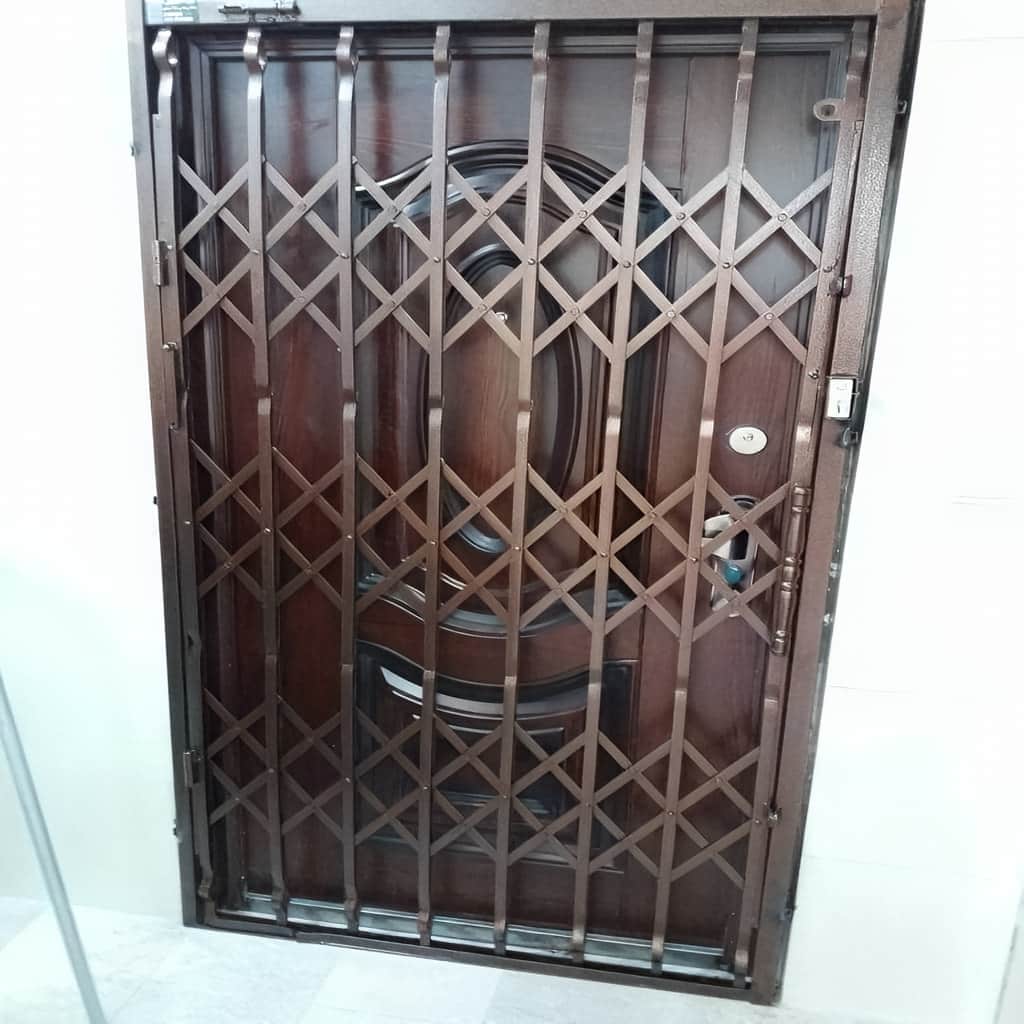 درب محافظ آهنی آپارتمان