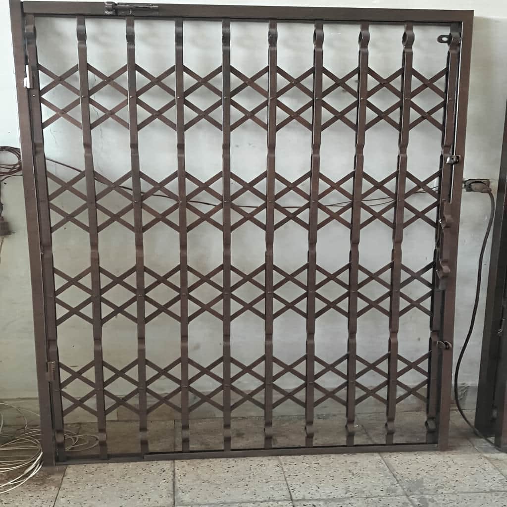 محافظ آکاردئونی آهنی چیست