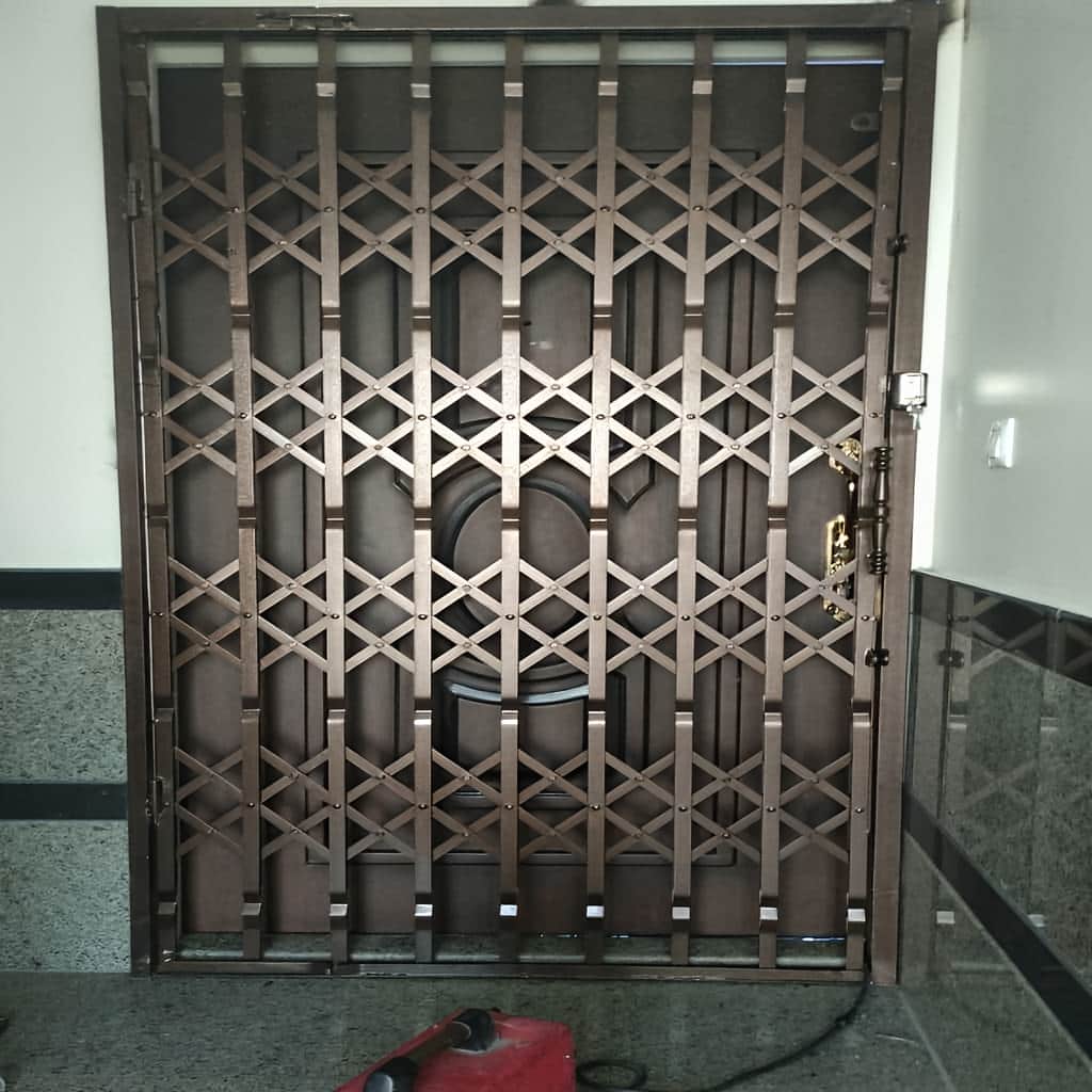 درب آکاردئونی حفاظ آپارتمان