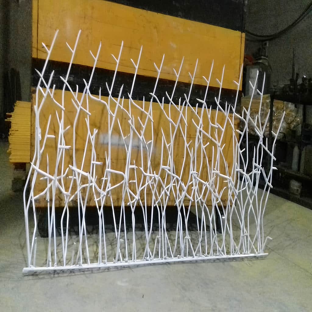 حفاظ کشی بالای دیوار بلند با نرده شاخ گوزنی فولادی - تصویر 2