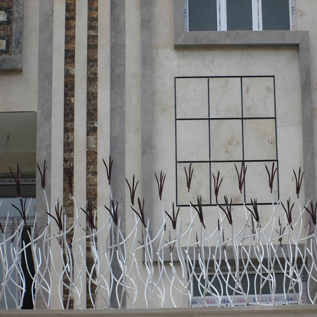 حفاظ کشی روی دیوار