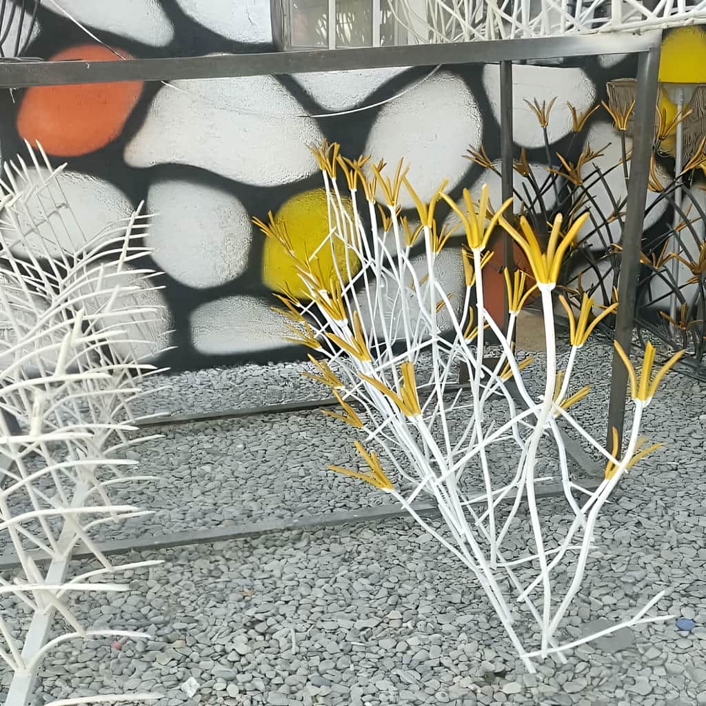 حفاظ روی دیوار