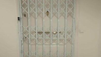 انواع نرده آپارتمان: حفاظ آکاردئونی درب