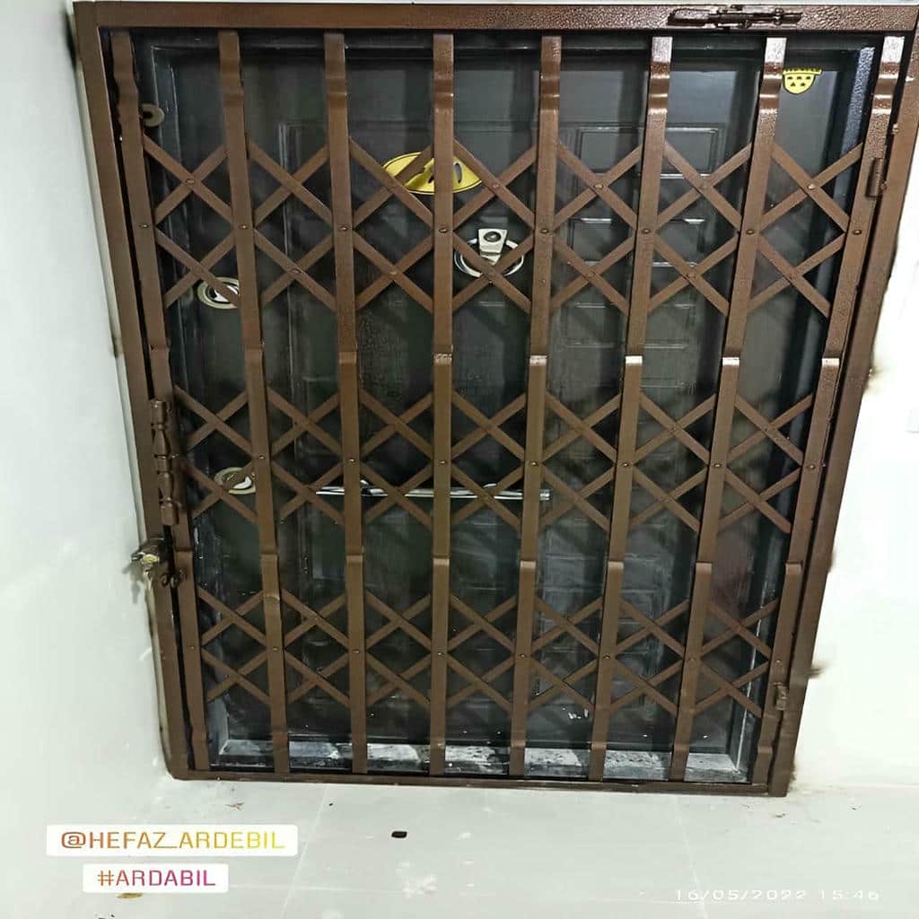 حفاظ درب منزل