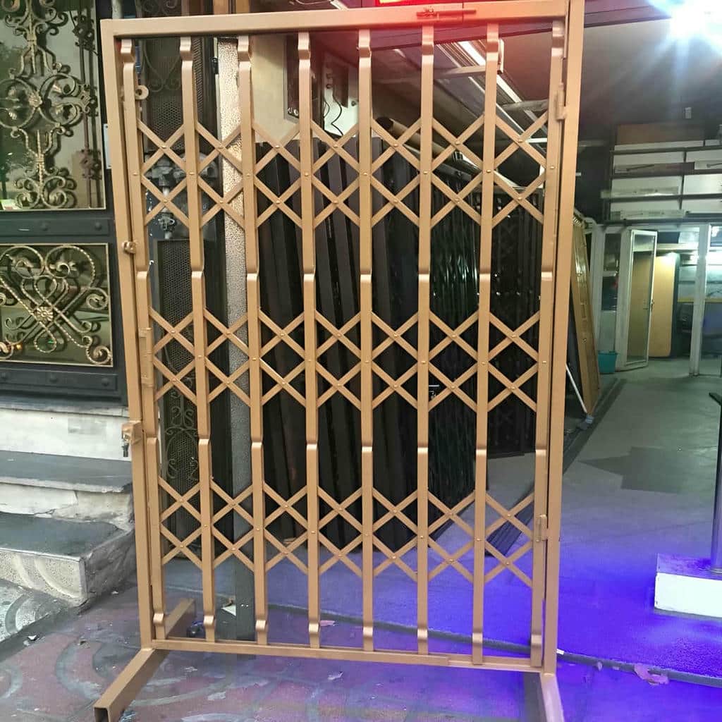 امنیت درب ورودی خانه با محافظ آکاردئونی