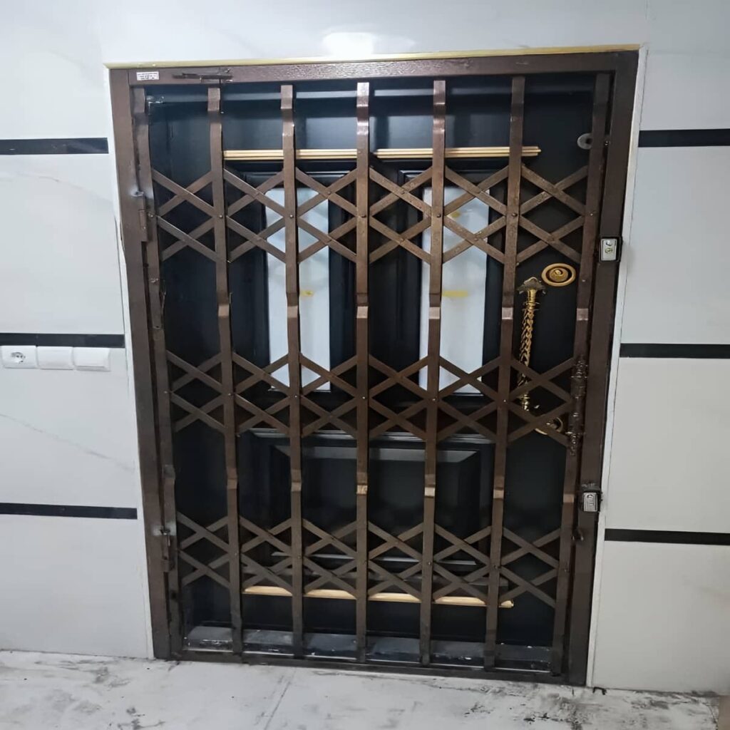 حفاظ ضد دیلم درب آپارتمان