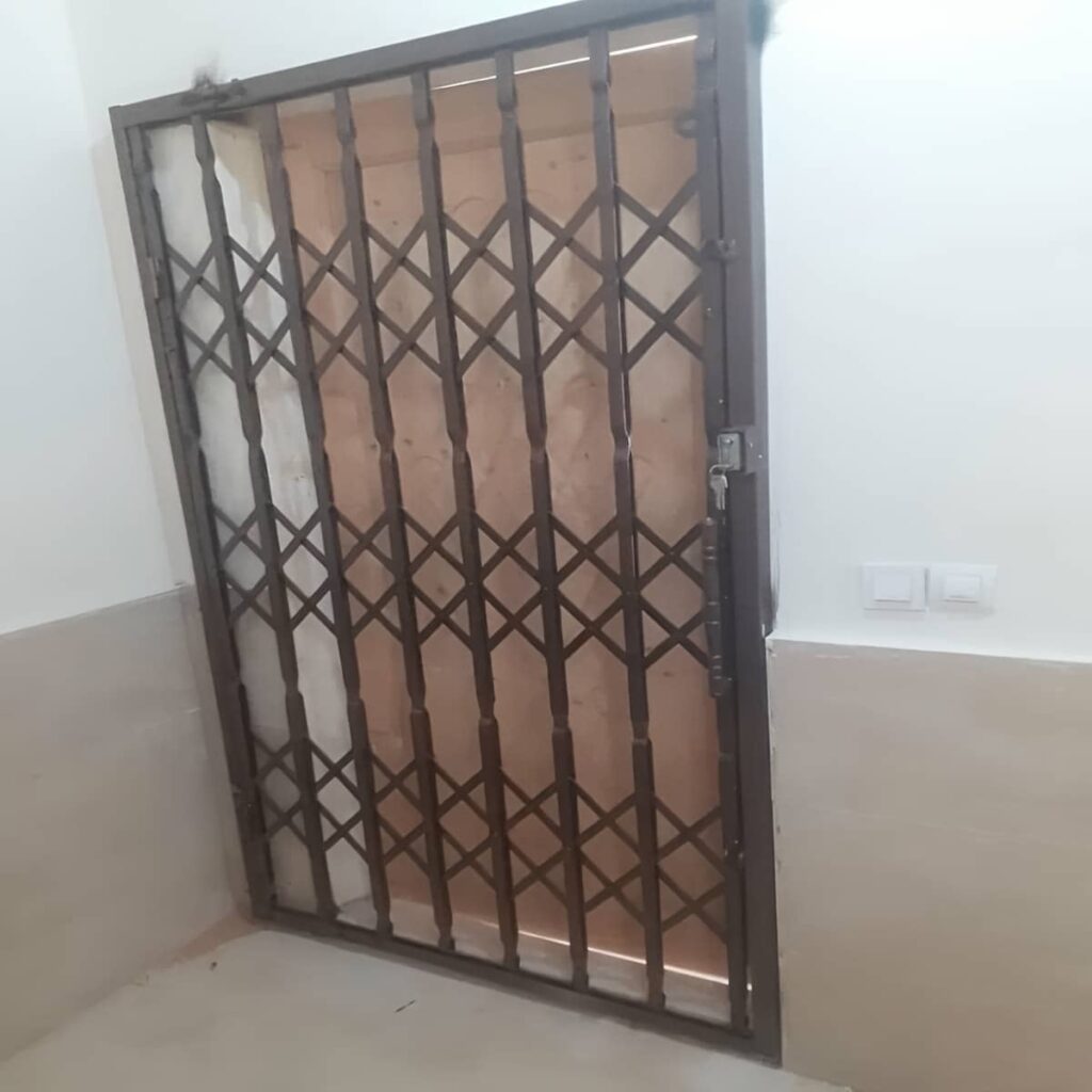 حفاظ درب آپارتمان: حفاظ آکاردئونی