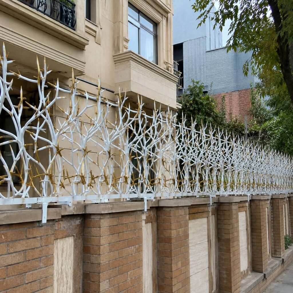 آیا مدل‌های حفاظ شاخ گوزنی بالای دیوار با دوام بالا و طول عمر بیشتری عرضه می‌شوند؟