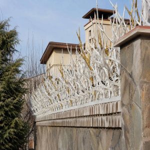 نرده کشی بالای دیوار با محافظ شاخ گوزنی فولادی