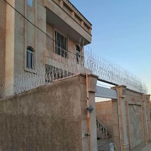 نصب حفاظ آهنی شاخ گوزنی بالای دیوار پارکینگ چه مزیتی دارد ؟