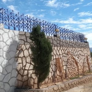 قیمت حفاظ لب دیوار: حفاظ آهنی شاخ گوزنی بالای دیوار بلند