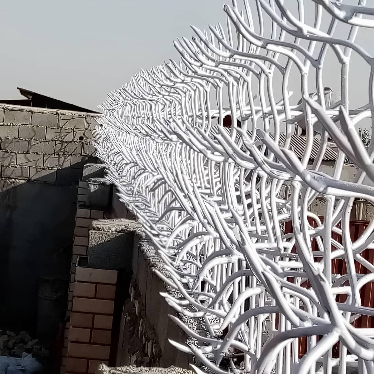 محافظ بالای دیوار