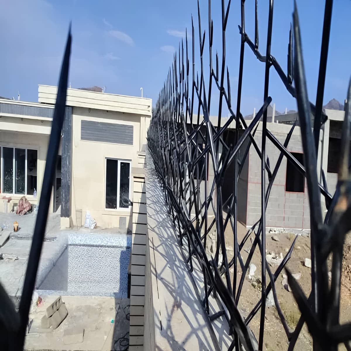 ارتفاع فاظ بالای دیوار و جوشکاری حفاظ شاخ گوزنی