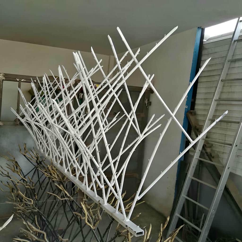 حفاظ شاخ گوزنی روی دیوار
