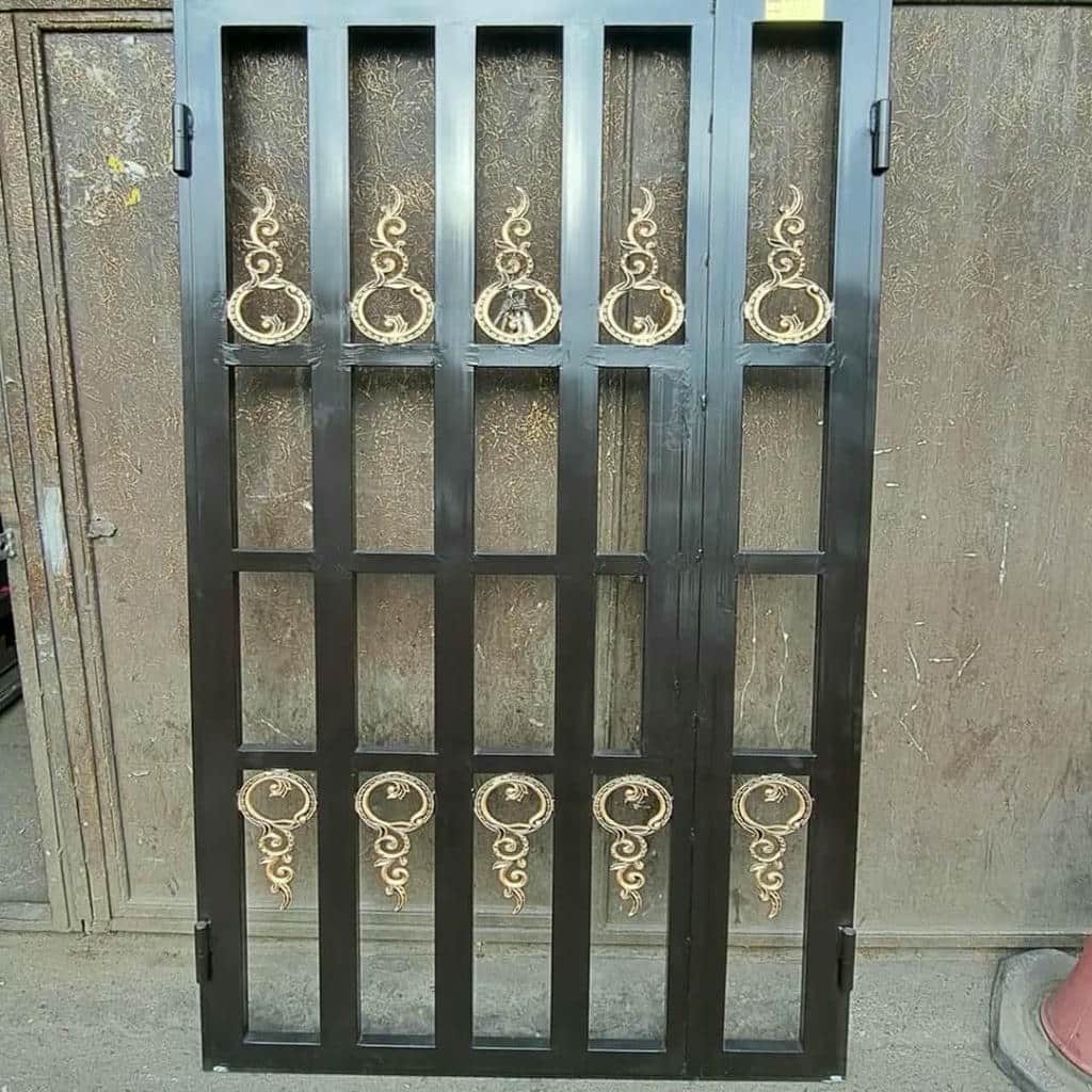 درب آکاردئونی پشت درب - تصویر 2