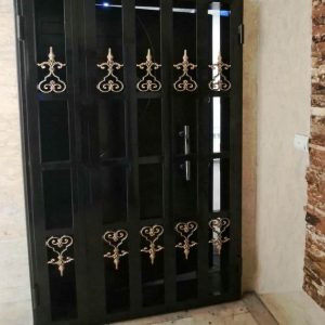 رنگ آمیزی درب محافظ آکاردئونی