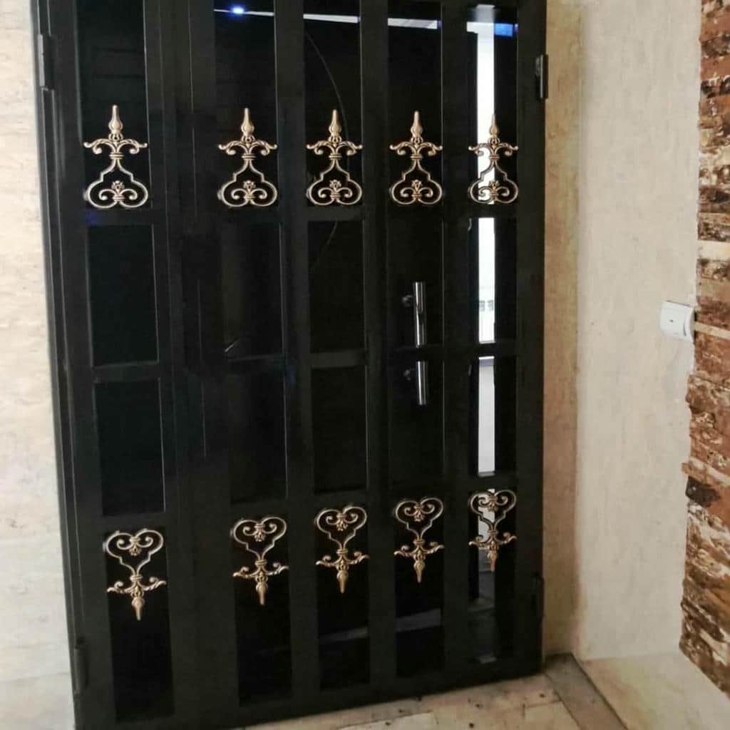 رنگ آمیزی درب محافظ آکاردئونی