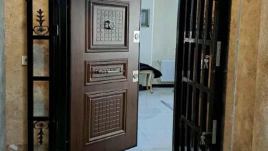 درب آکاردئونی پشت درب