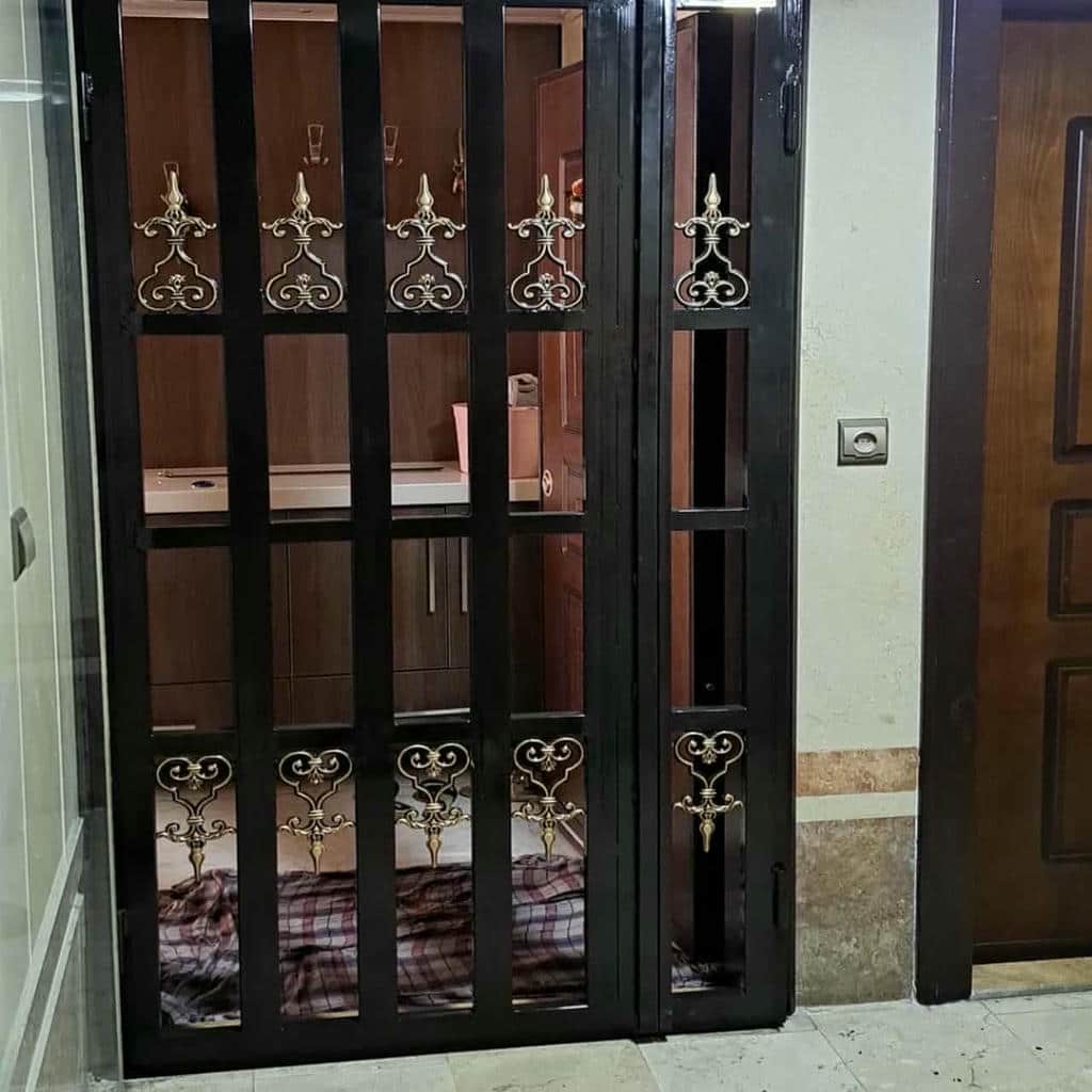 مزیت محافظ آکاردئونی پشت درب آپارتمان