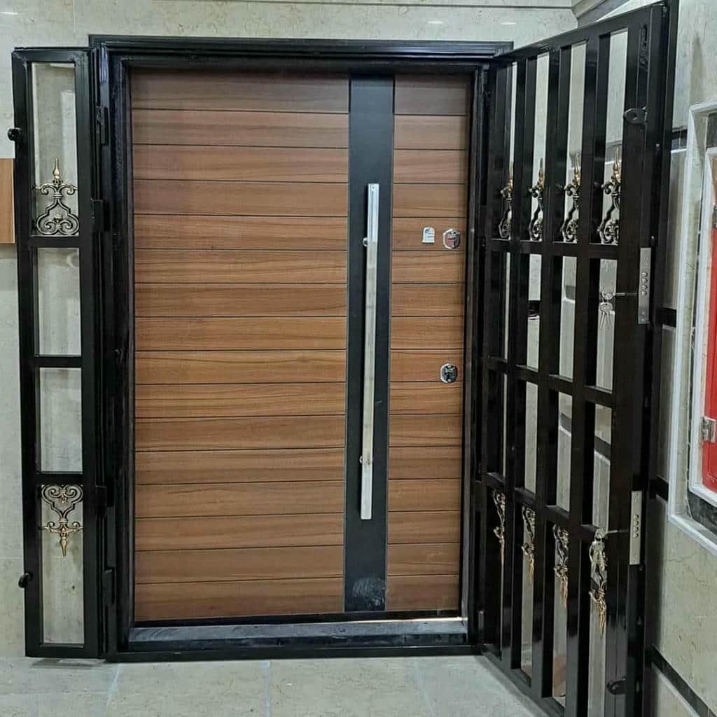 محافظ روی درب آکاردئونی