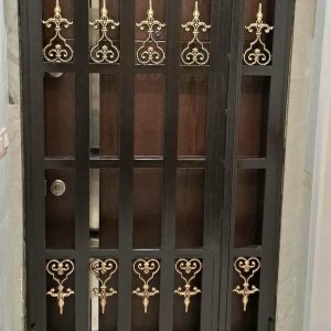حفاظ تاشو پشت درب آپارتمان