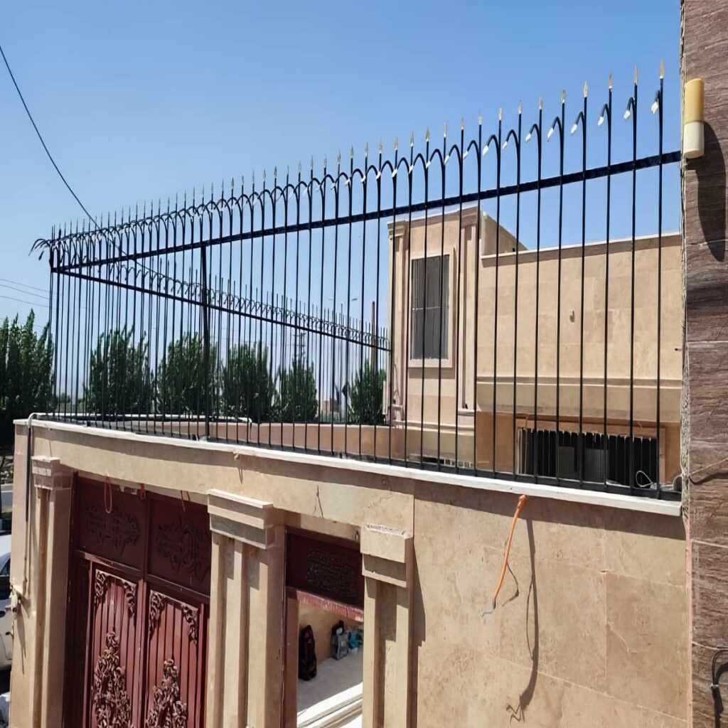 انواع گارد فلزی بالای دیوار