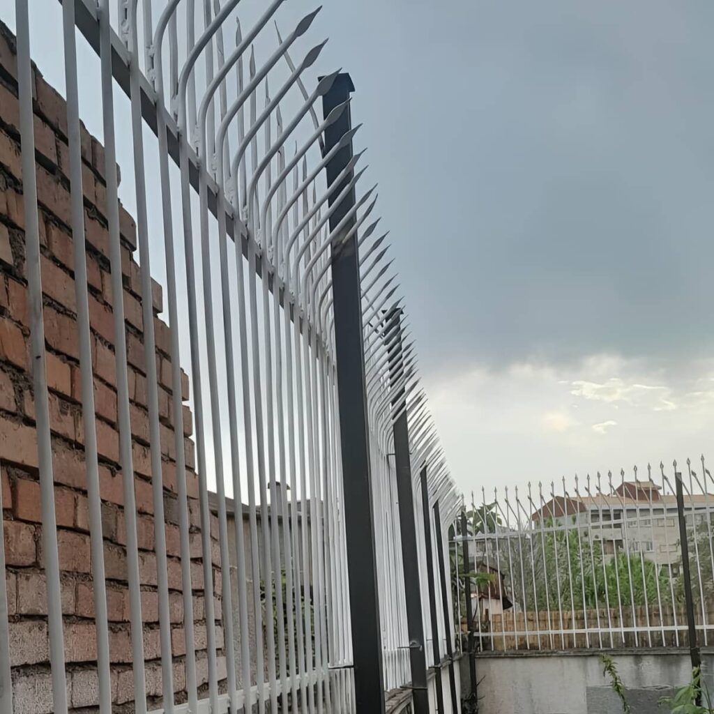 فروش نرده آهنی بالای دیوار - تصویر 2