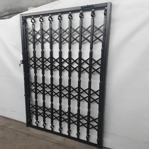 درب محافظ آکاردئونی منزل