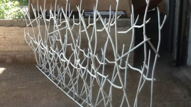 نصب حفاظ آهنی شاخ گوزنی دیواری کم تراکم در محوطه حیاط
